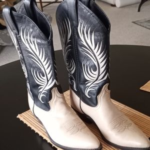 Classic Two-Tone Women’s Heeled Cowboy Boots - Black & Cream